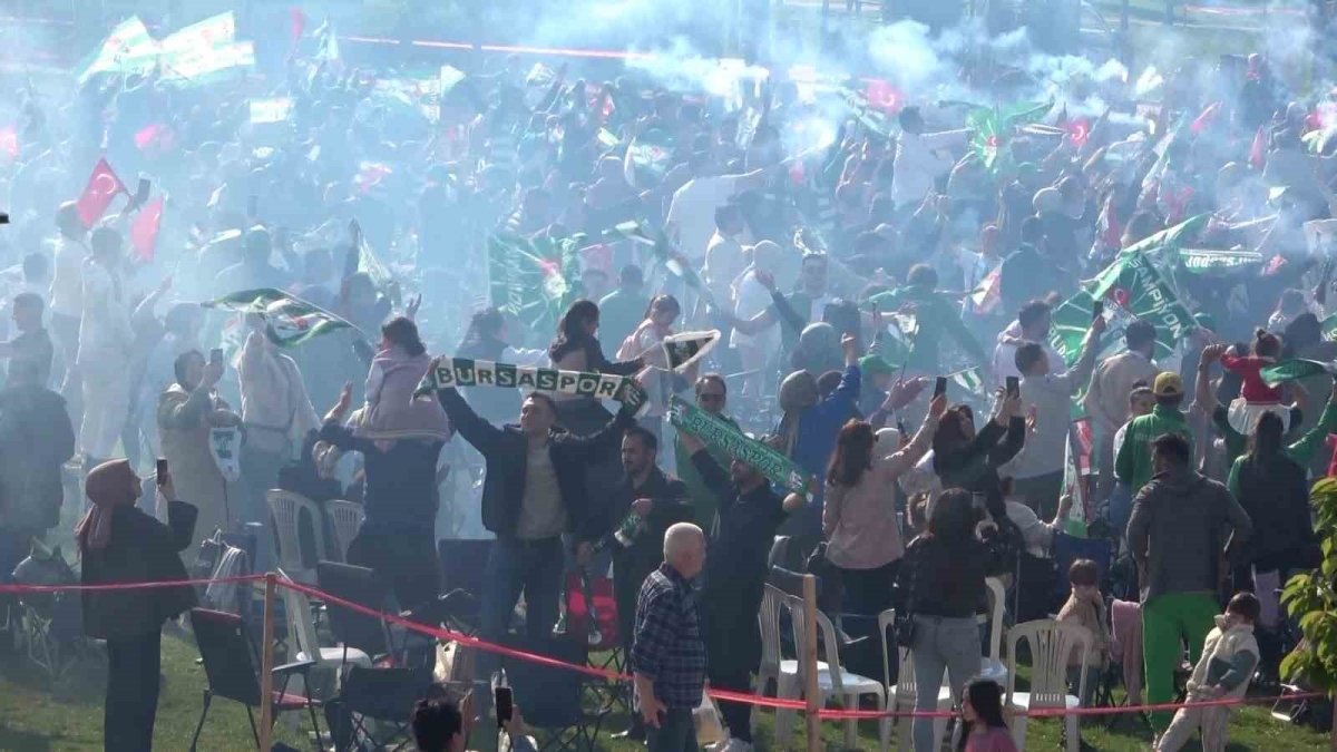 Bursaspor şampiyonluğunu böyle karşıladı
