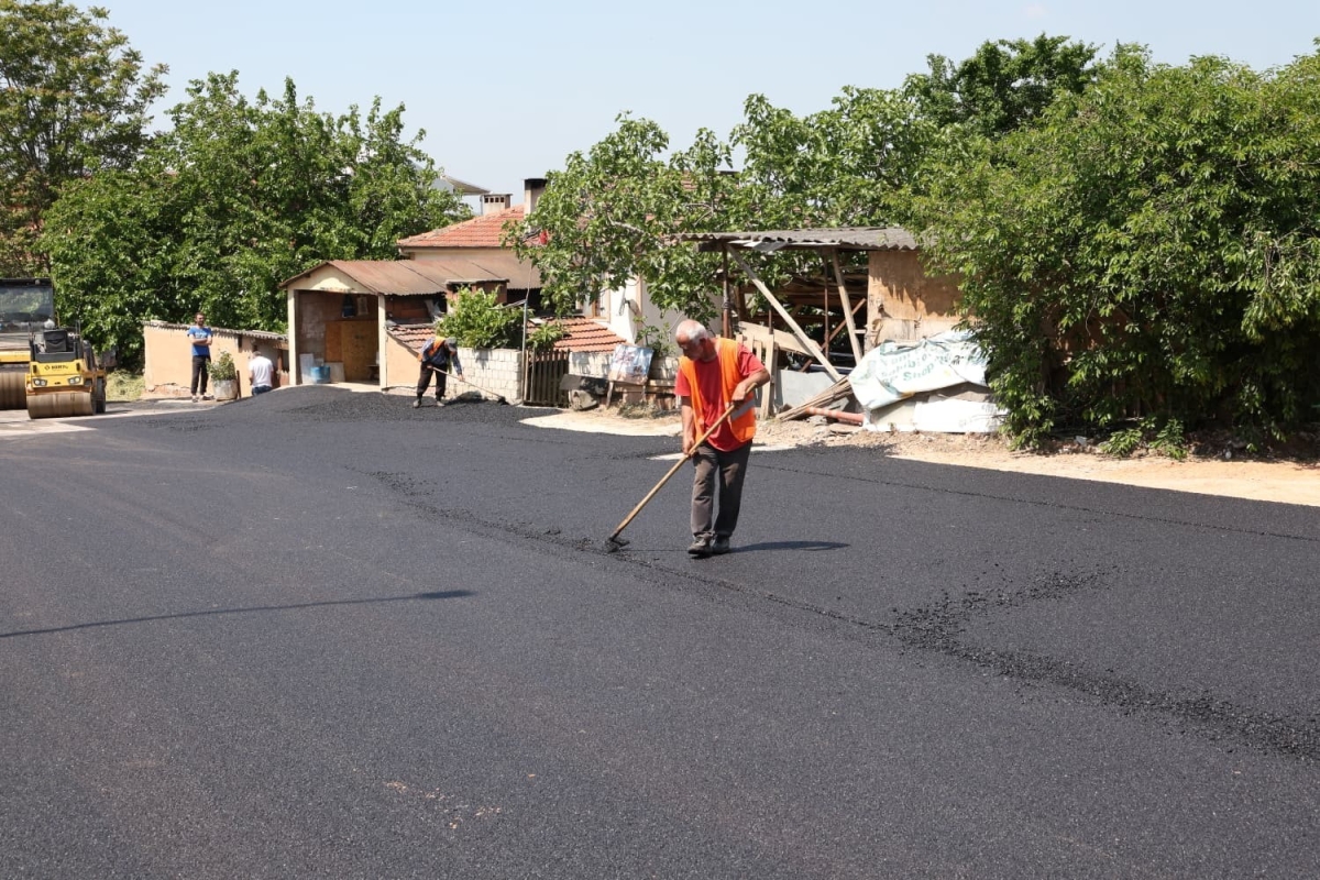 Osmangazi Belediyesi 900 ton asfalt döktü
