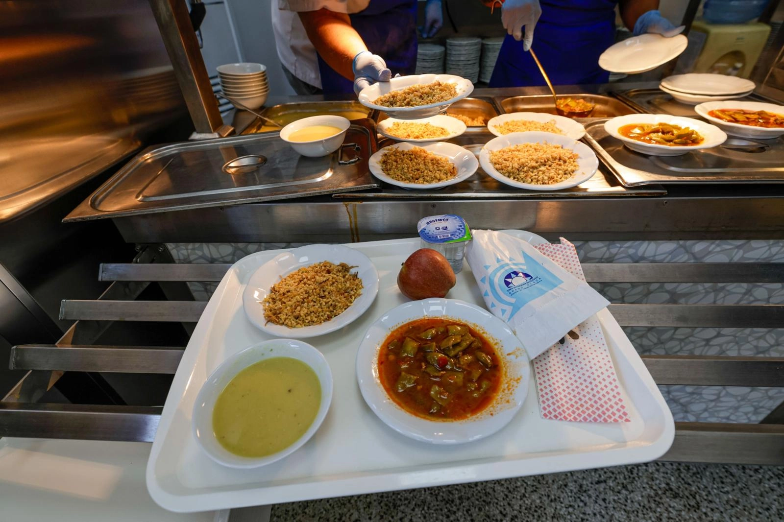 İzmir’de Ekonomik Koşullara Destek İçin 25 TL’lik Sofra Uygulaması