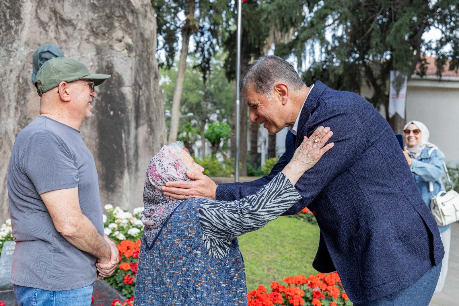 İzmir Büyükşehir’den Emeklilere Yönelik Destek Programı Sürüyor
